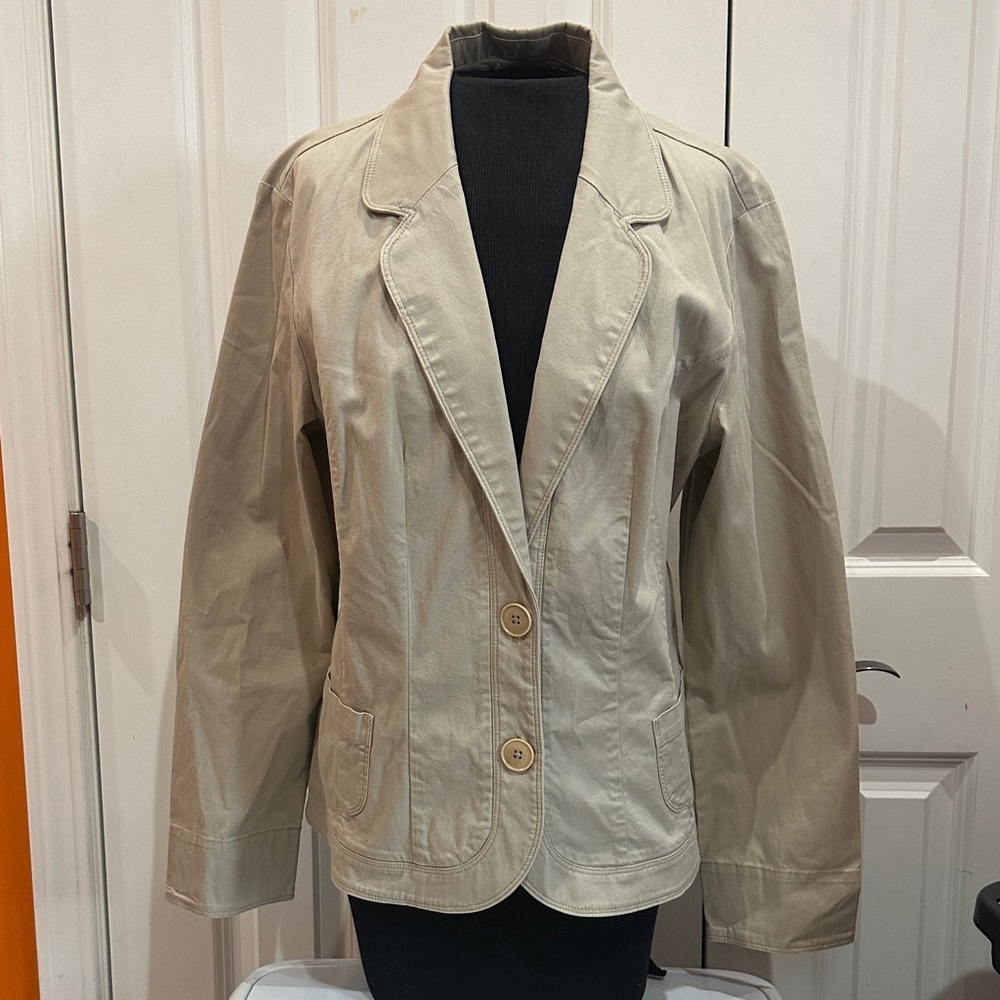 NWOT Classic Beige Women's Blazer size L